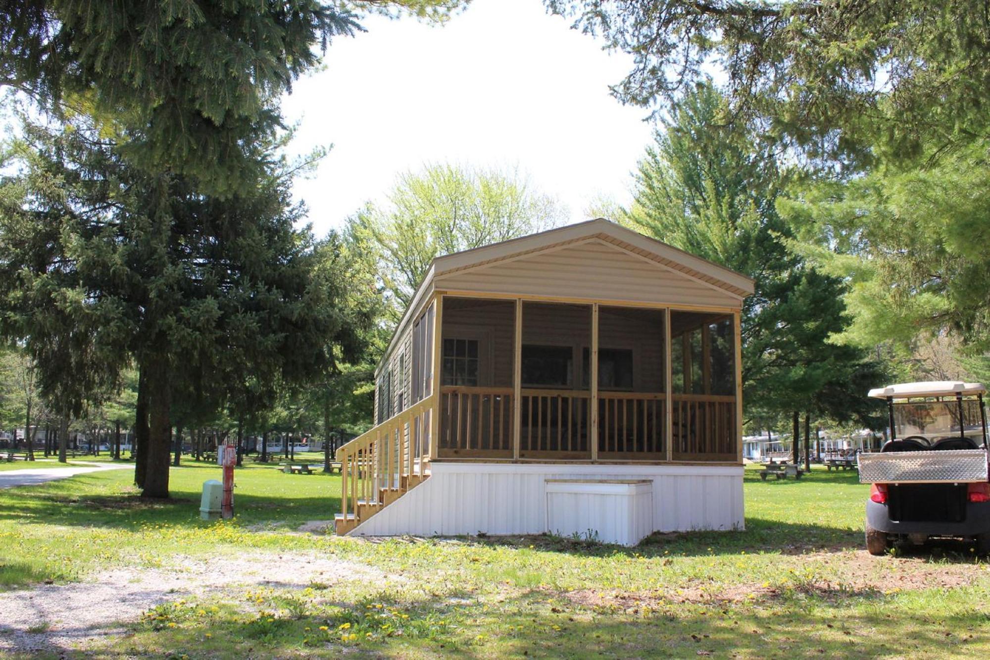Plymouth Rock Camping Resort Deluxe Cottage Elkhart Lake 객실 사진