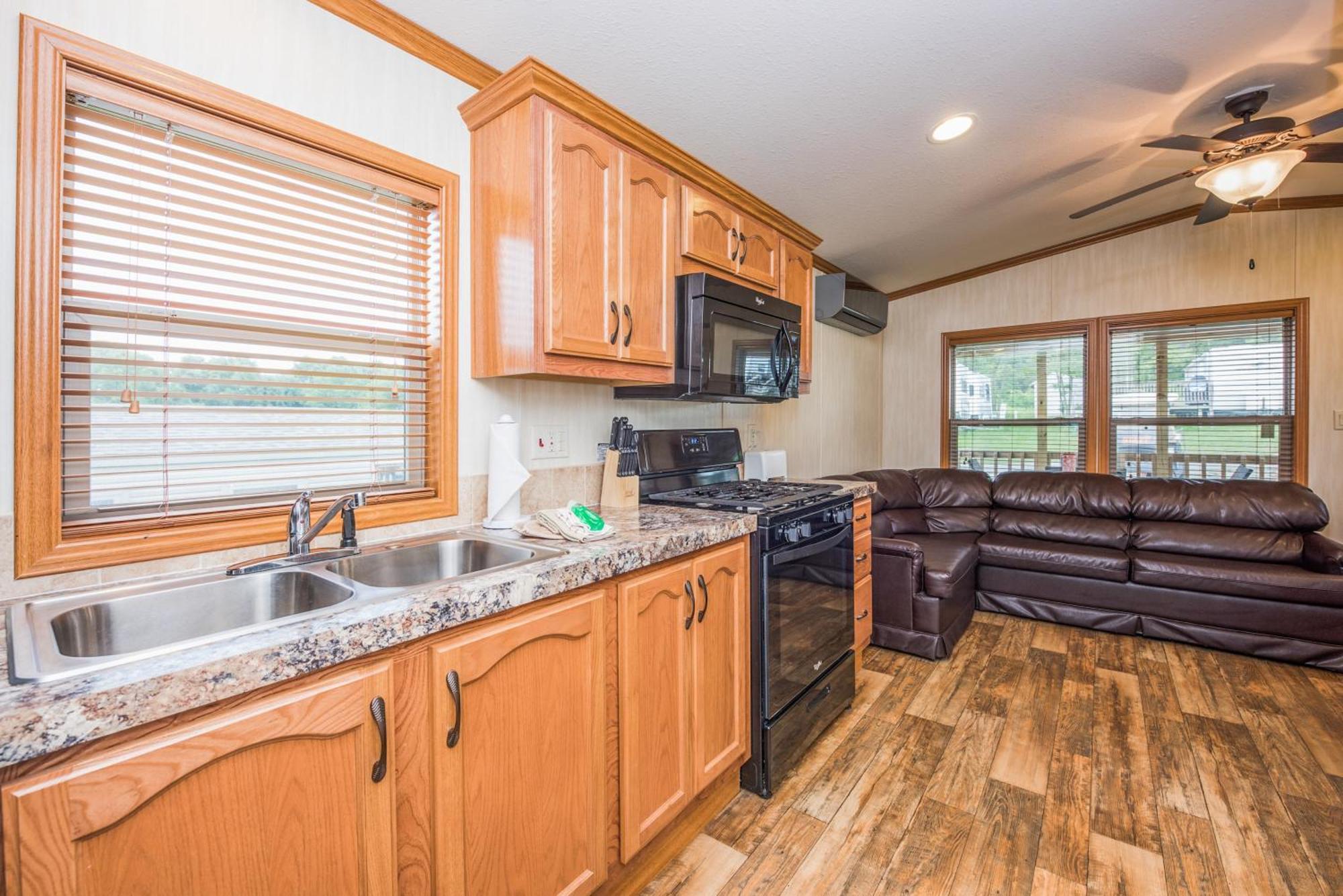 Plymouth Rock Camping Resort Deluxe Cottage Elkhart Lake 외부 사진