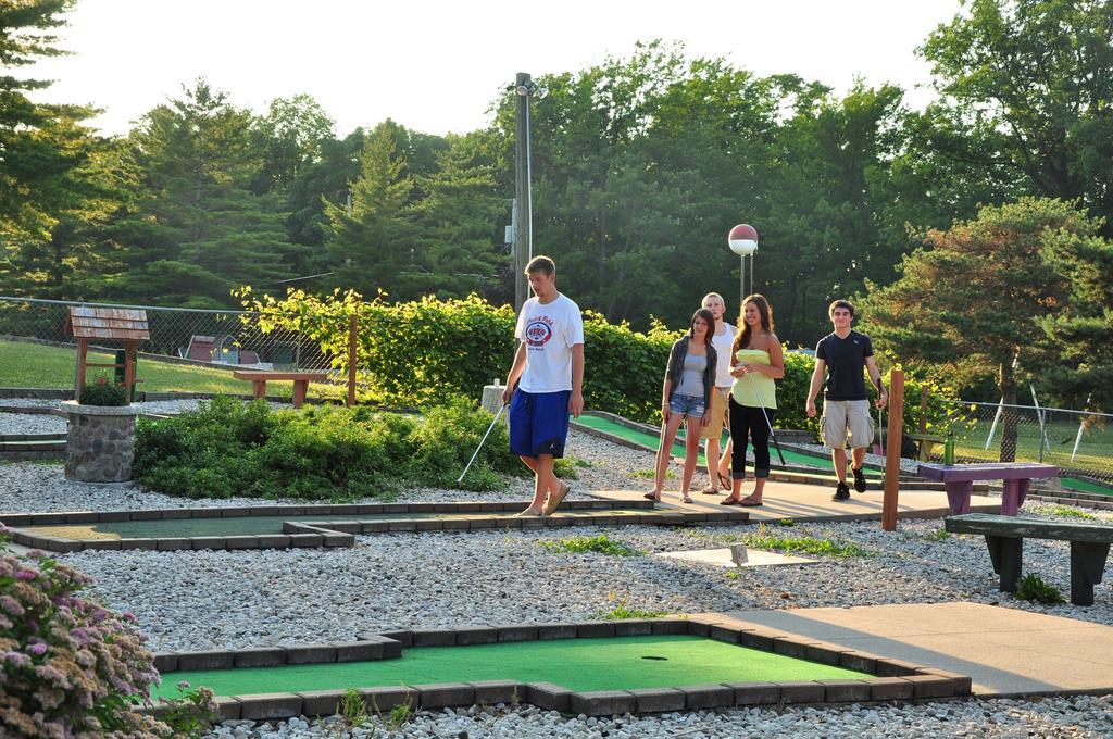 Plymouth Rock Camping Resort Deluxe Cottage Elkhart Lake 외부 사진