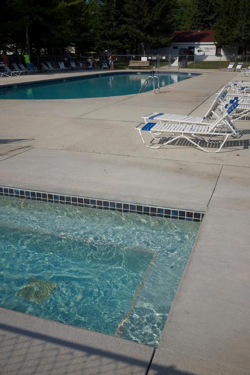 Plymouth Rock Camping Resort Deluxe Cottage Elkhart Lake 외부 사진
